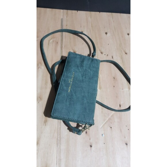 Adrienne Vittadini Studio Phone Wallet Crossbody Green EUC - Picture 2 of 6